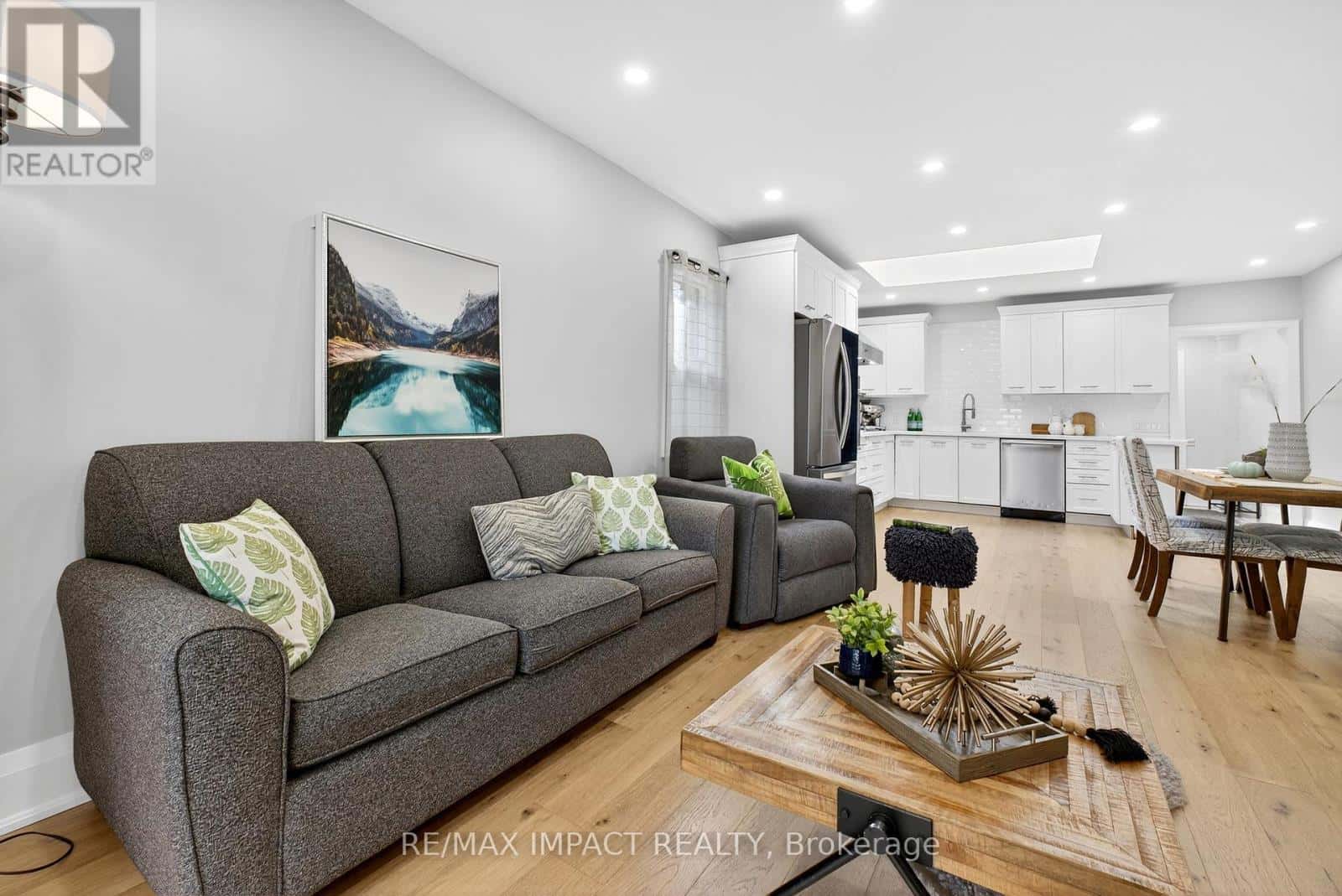 41 MCDONALD AVENUE — Toronto (Oakridge), Ontario - Photo 3 of 37