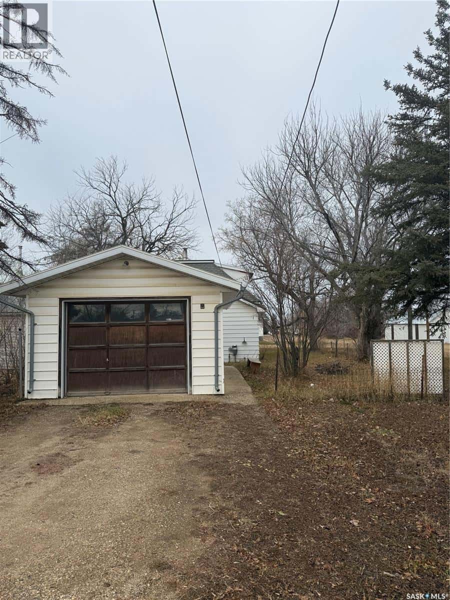 301 2nd STREET — Craik, Saskatchewan - Photo 5 of 19