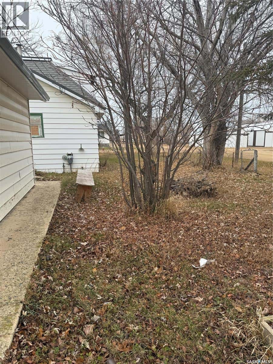 301 2nd STREET — Craik, Saskatchewan - Photo 2 of 19