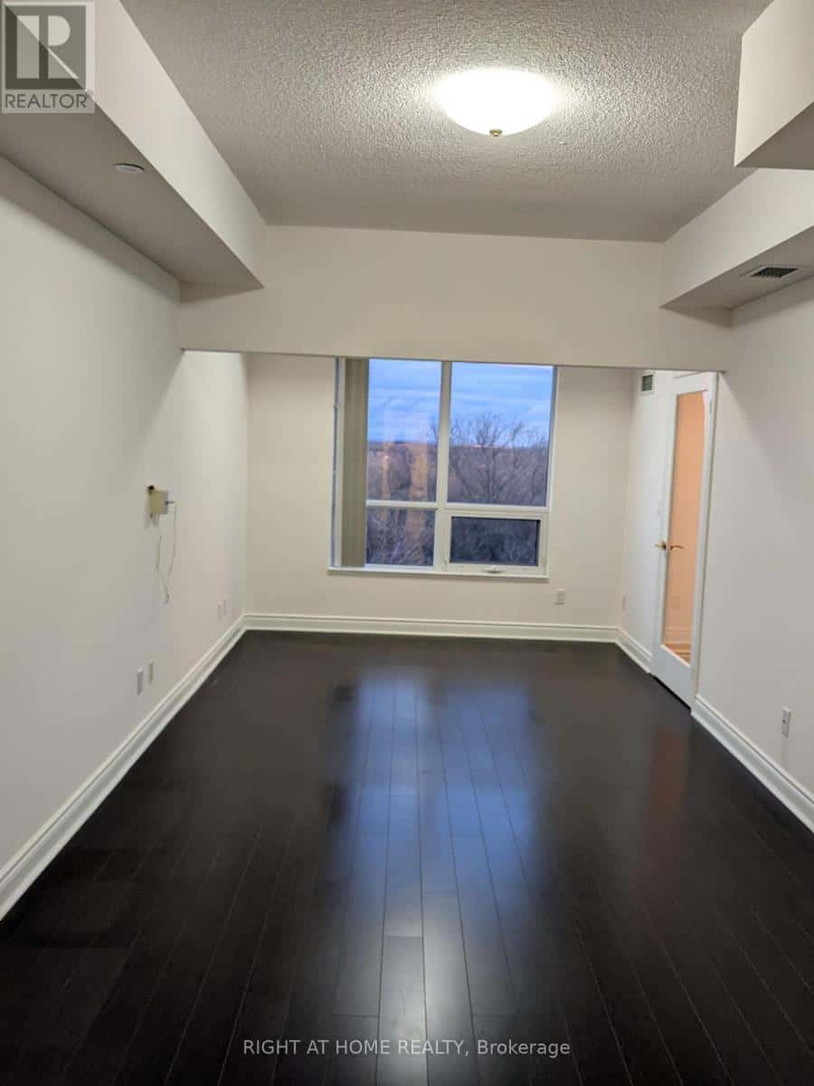 609 - 11211 YONGE STREET — Richmond Hill (Devonsleigh), Ontario - Photo 3 of 22