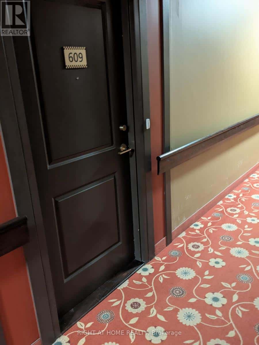 609 - 11211 YONGE STREET — Richmond Hill (Devonsleigh), Ontario - Photo 5 of 22