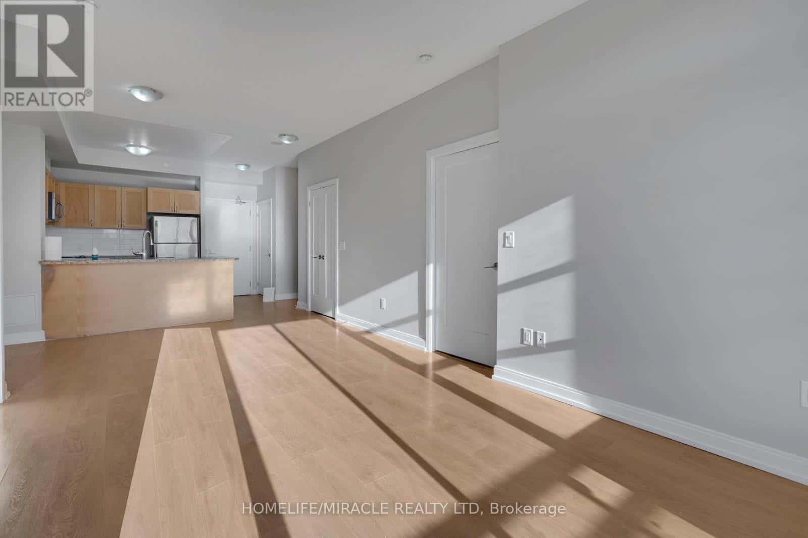 216 - 540 BUR OAK AVENUE — Markham (Berczy), Ontario - Photo 2 of 37