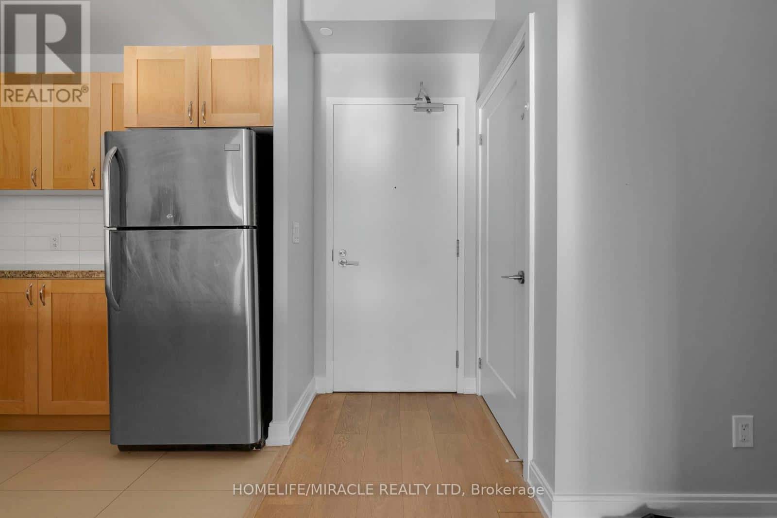 216 - 540 BUR OAK AVENUE — Markham (Berczy), Ontario - Photo 4 of 37