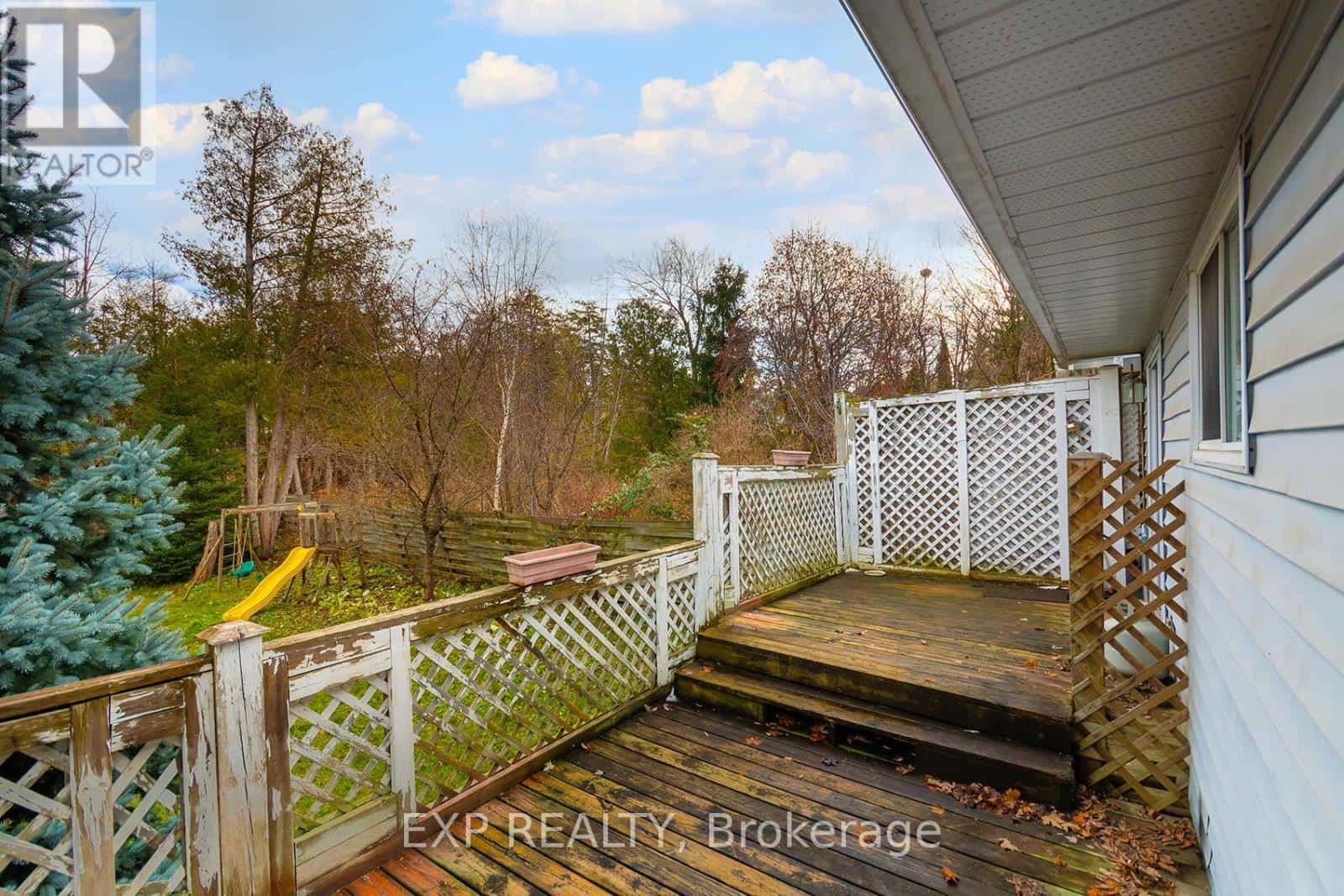 310 CRAWFORD STREET — Barrie (Ardagh), Ontario - Photo 4 of 46