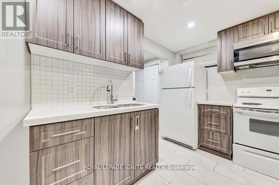 BSMT - 36 HILLSIDE DRIVE — Brampton (Westgate), Ontario - Photo 4 of 13