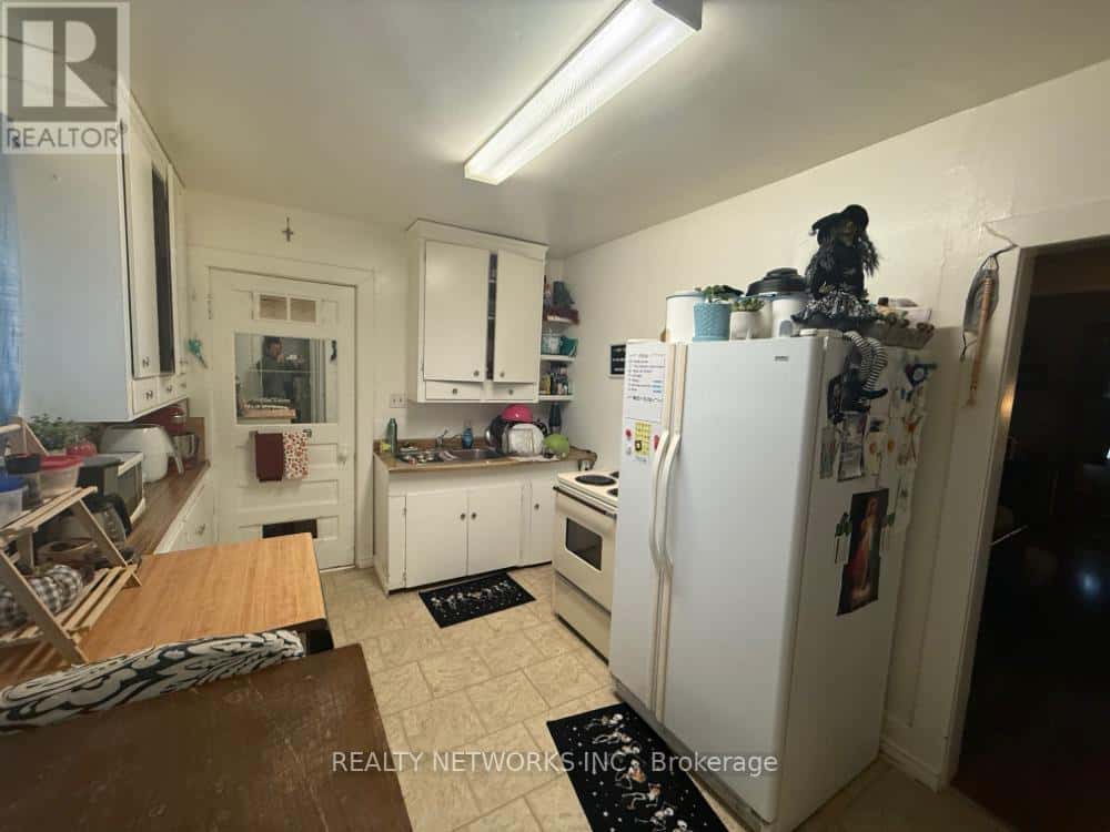 326 Maple Street North