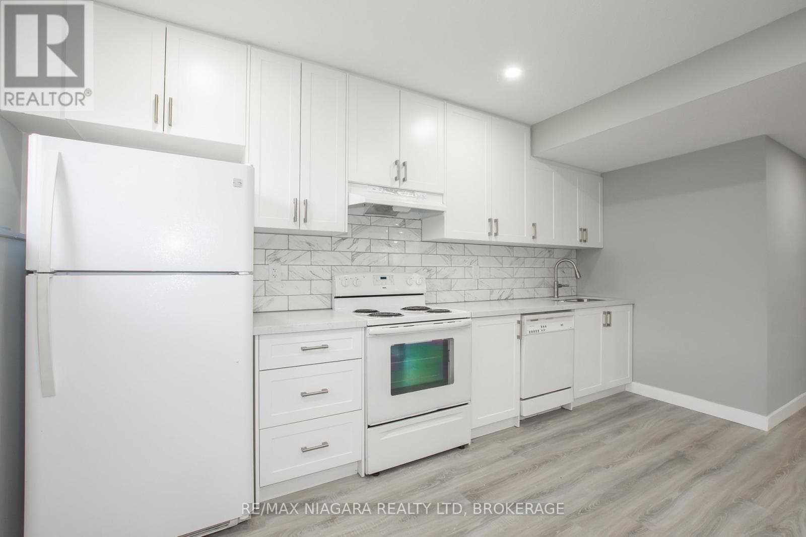 100 TERRACE AVENUE — Welland (Broadway), Ontario - Main photo