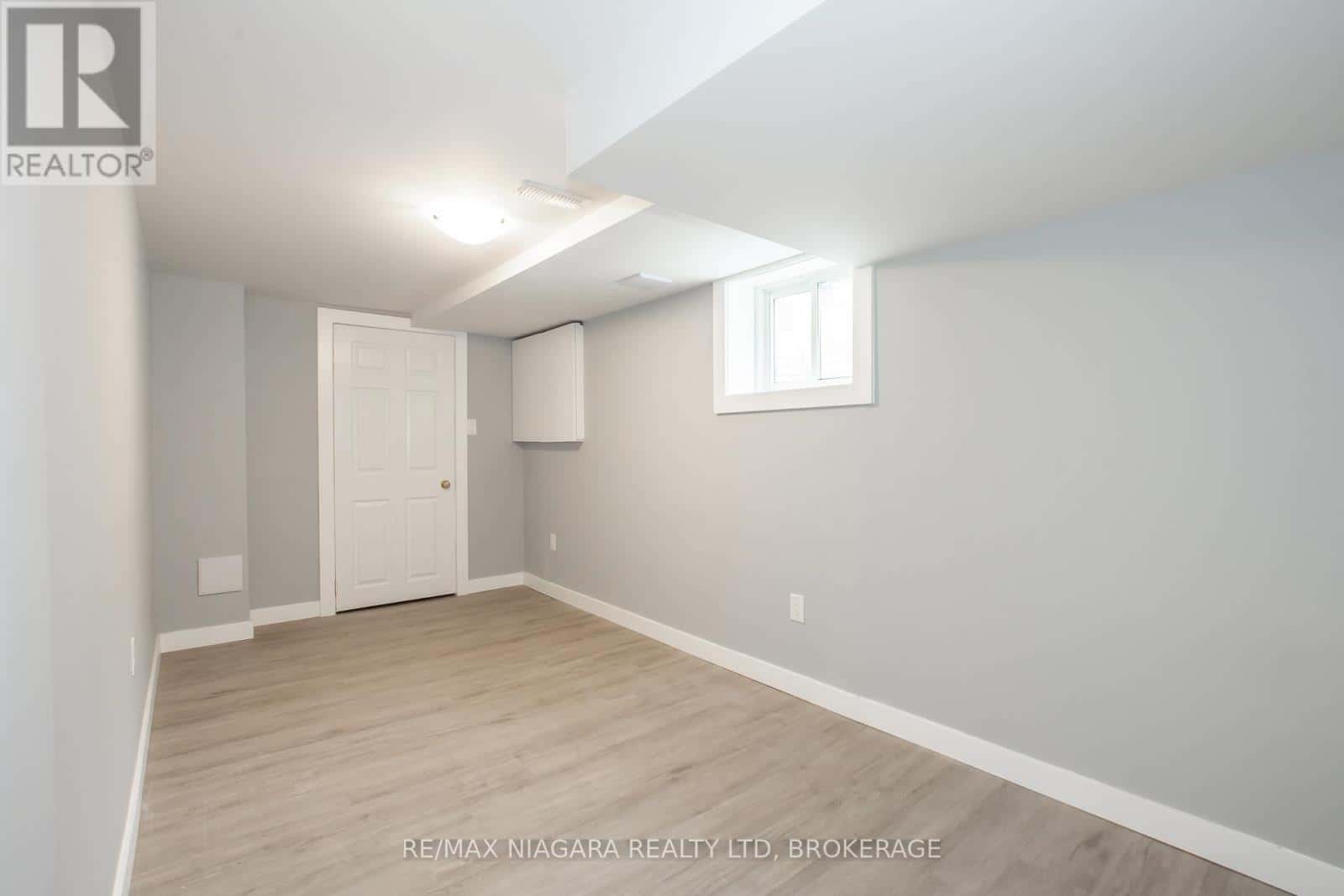 100 TERRACE AVENUE — Welland (Broadway), Ontario - Photo 5 of 37