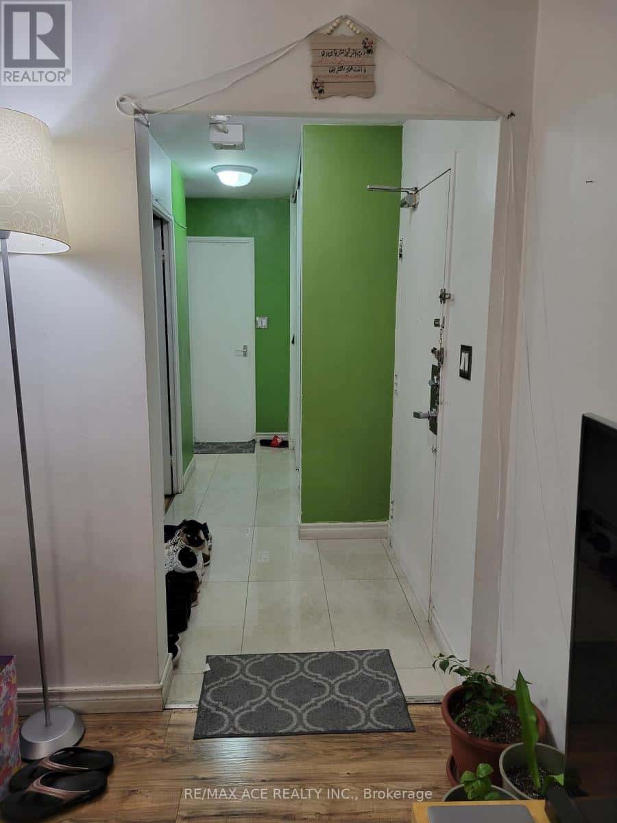 2011 - 5 MASSEY SQUARE — Toronto (Crescent Town), Ontario - Photo 5 of 11