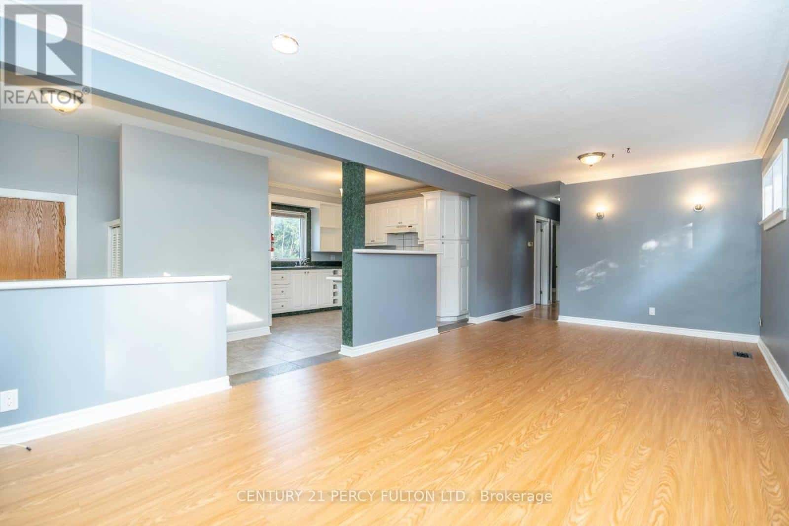 UPPER - 62 DALE AVENUE — Toronto (Guildwood), Ontario - Photo 2 of 19