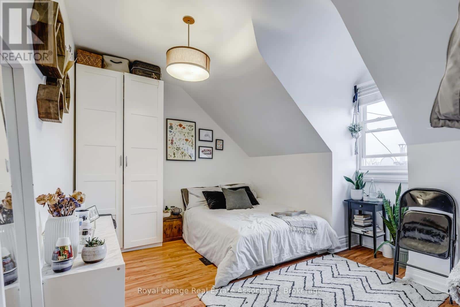 2 - 274 OSSINGTON AVENUE — Toronto (Trinity-Bellwoods), Ontario - Photo 2 of 23