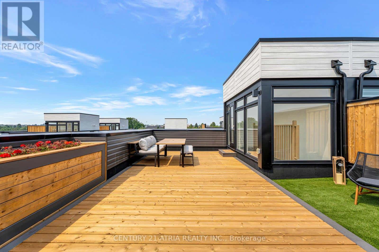 10 - 188 ANGUS DRIVE — Ajax (Central), Ontario - Photo 2 of 26