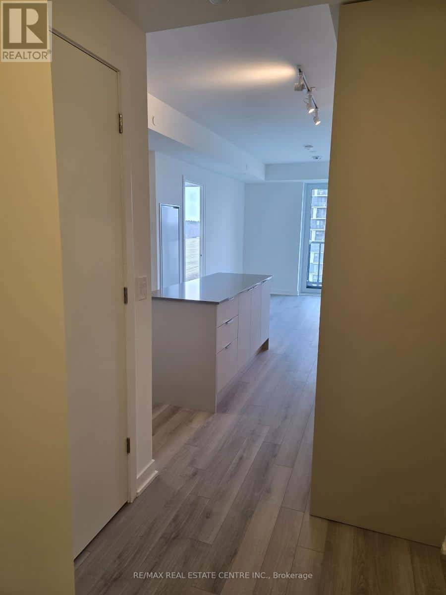 805 - 3079 TRAFALGAR ROAD N — Oakville (JM Joshua Meadows), Ontario - Photo 2 of 5