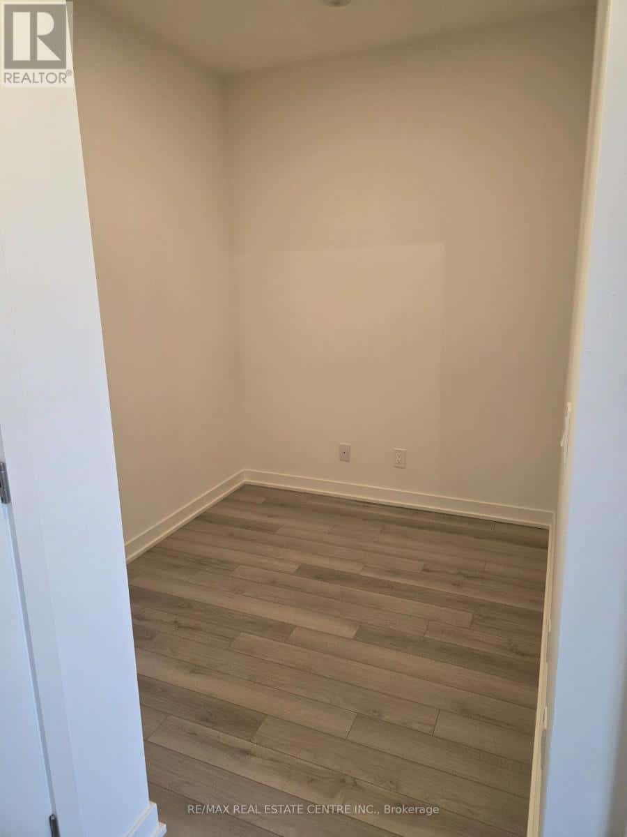 3079 Trafalgar Road North 805