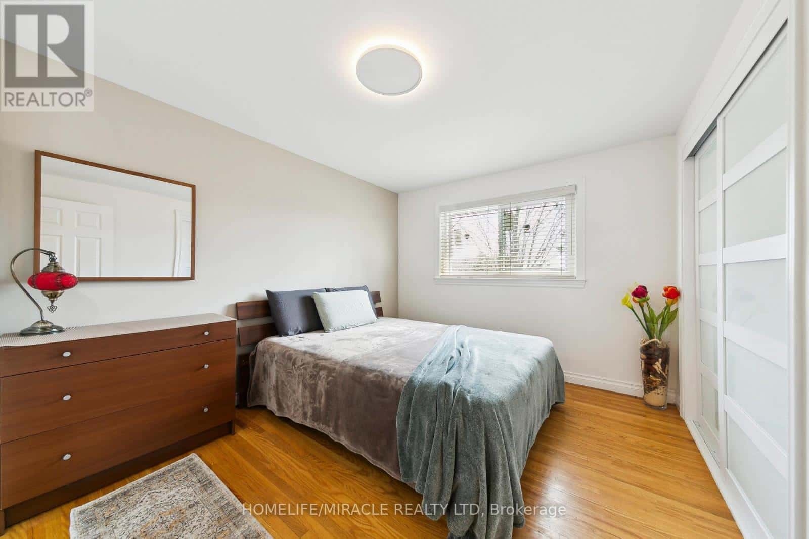 1612 WAVELL CRESCENT — Mississauga (Applewood), Ontario - Photo 2 of 26