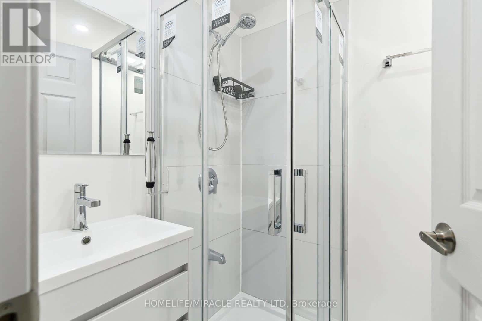 1612 WAVELL CRESCENT — Mississauga (Applewood), Ontario - Photo 5 of 26