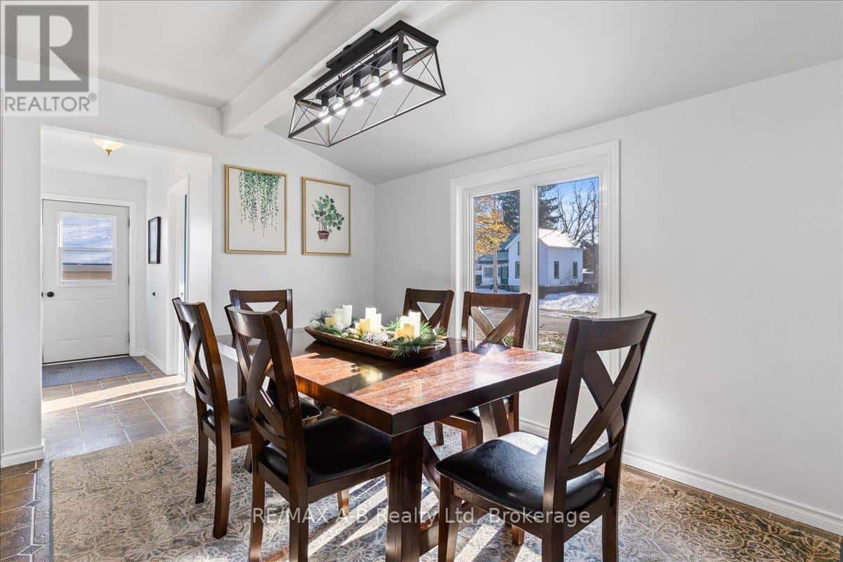 145 FREDERICK STREET — Central Huron (Clinton), Ontario - Photo 5 of 32