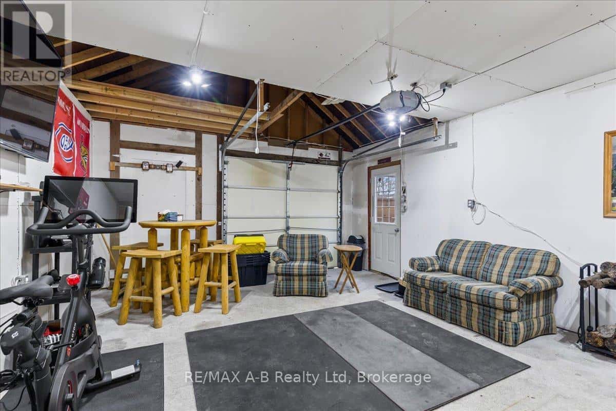 145 FREDERICK STREET — Central Huron (Clinton), Ontario - Photo 2 of 32