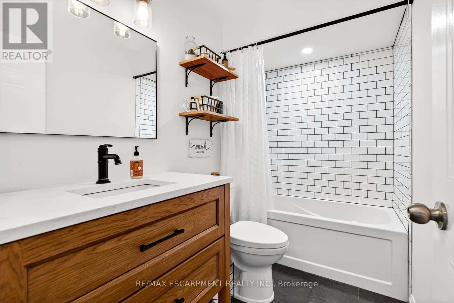 7 ANDERSON CRESCENT — West Lincoln (Smithville), Ontario - Photo 4 of 41