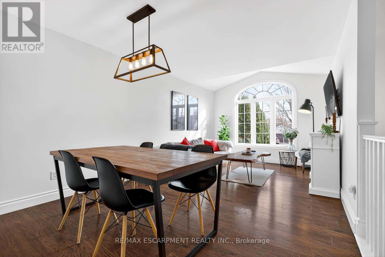 7 ANDERSON CRESCENT — West Lincoln (Smithville), Ontario - Photo 2 of 41