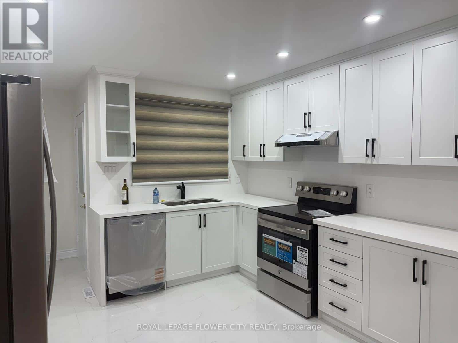 5 BROMLEY CRESCENT NE — Brampton (Avondale), Ontario - Photo 5 of 15