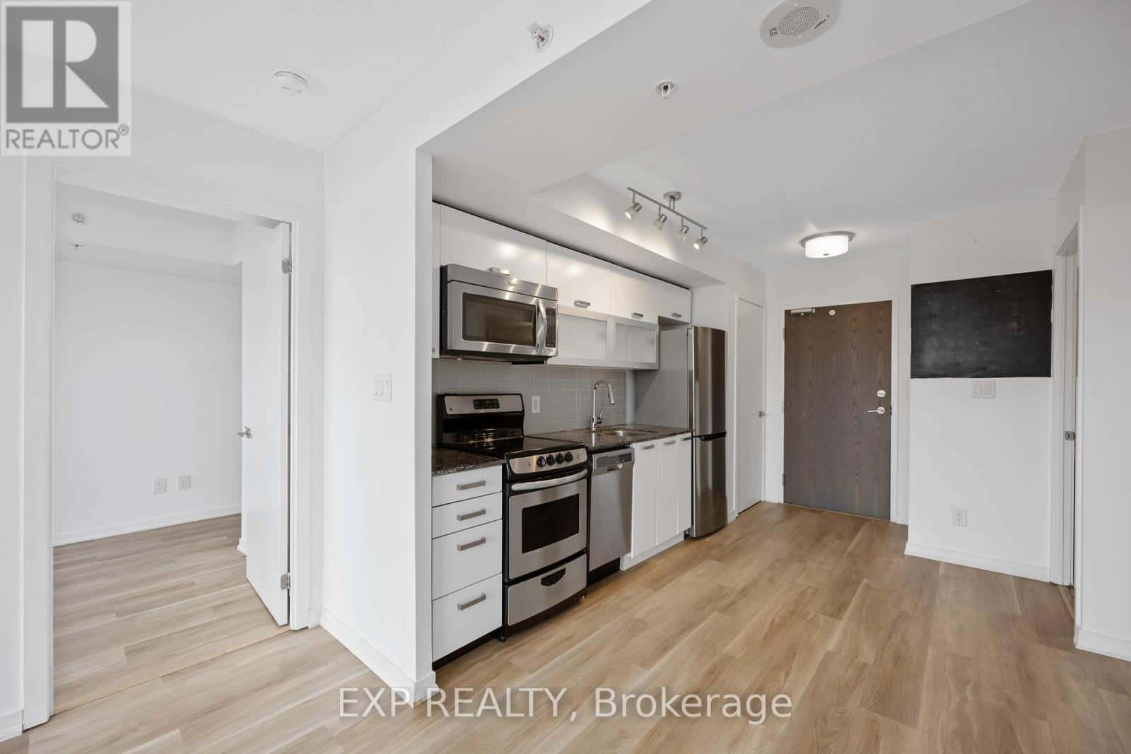 1022 - 68 ABELL STREET — Toronto (Little Portugal), Ontario - Photo 3 of 29