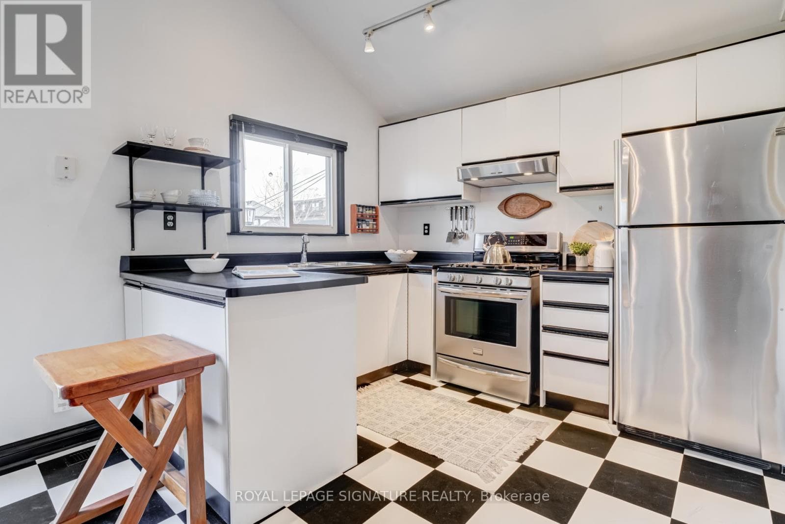 85 SIXTH STREET — Toronto (New Toronto), Ontario - Main photo