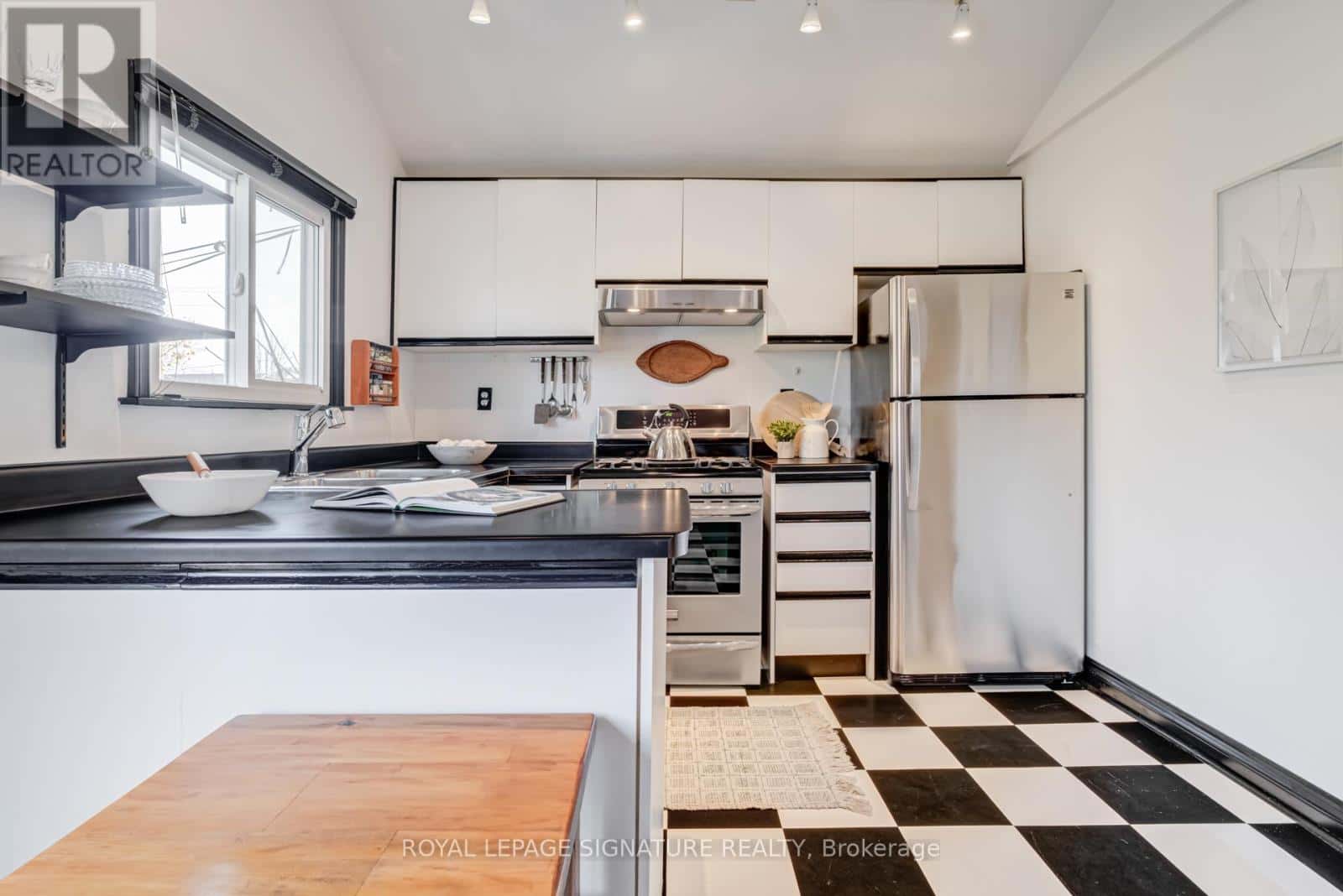 85 SIXTH STREET — Toronto (New Toronto), Ontario - Photo 5 of 26