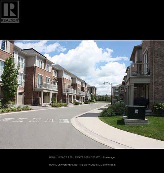 56 - 165 HAMPSHIRE WAY — Milton (DE Dempsey), Ontario - Photo 2 of 4