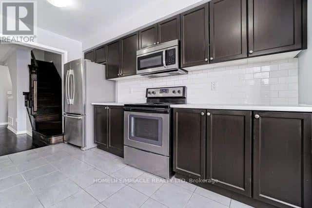 43 COLONEL FRANK CHENG CRESCENT — Brampton (Fletcher's West), Ontario - Photo 2 of 30