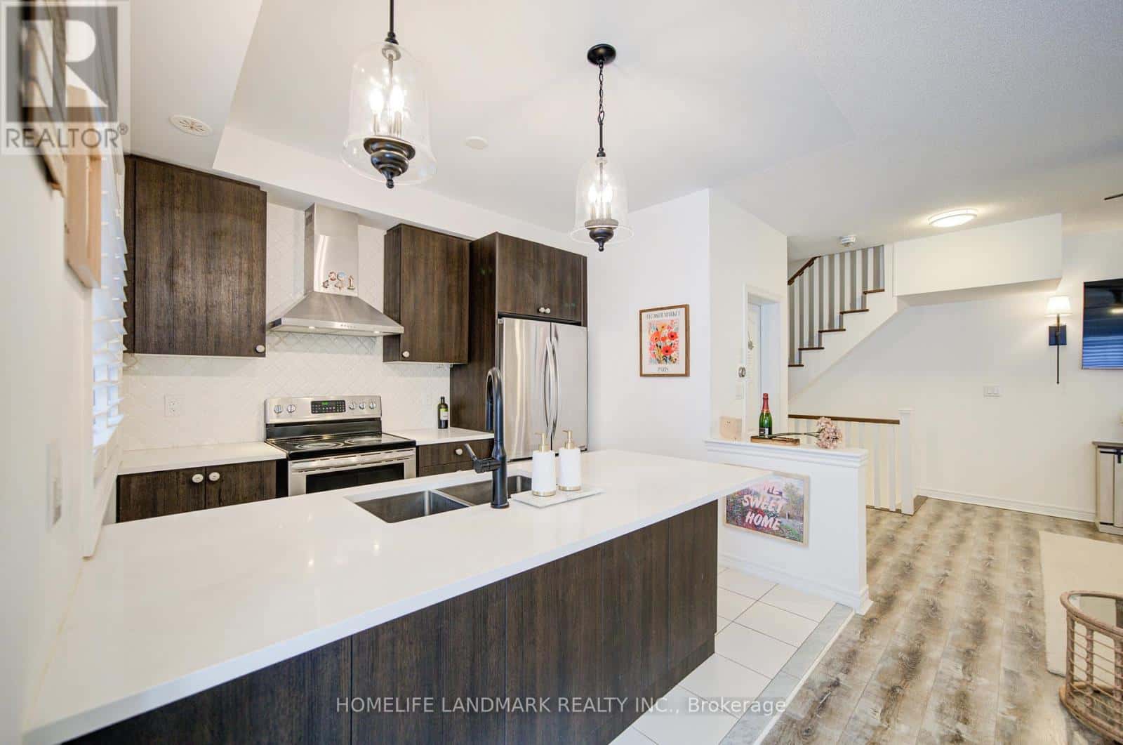 71 - 2435 GREENWICH DRIVE — Oakville (WM Westmount), Ontario - Photo 2 of 30