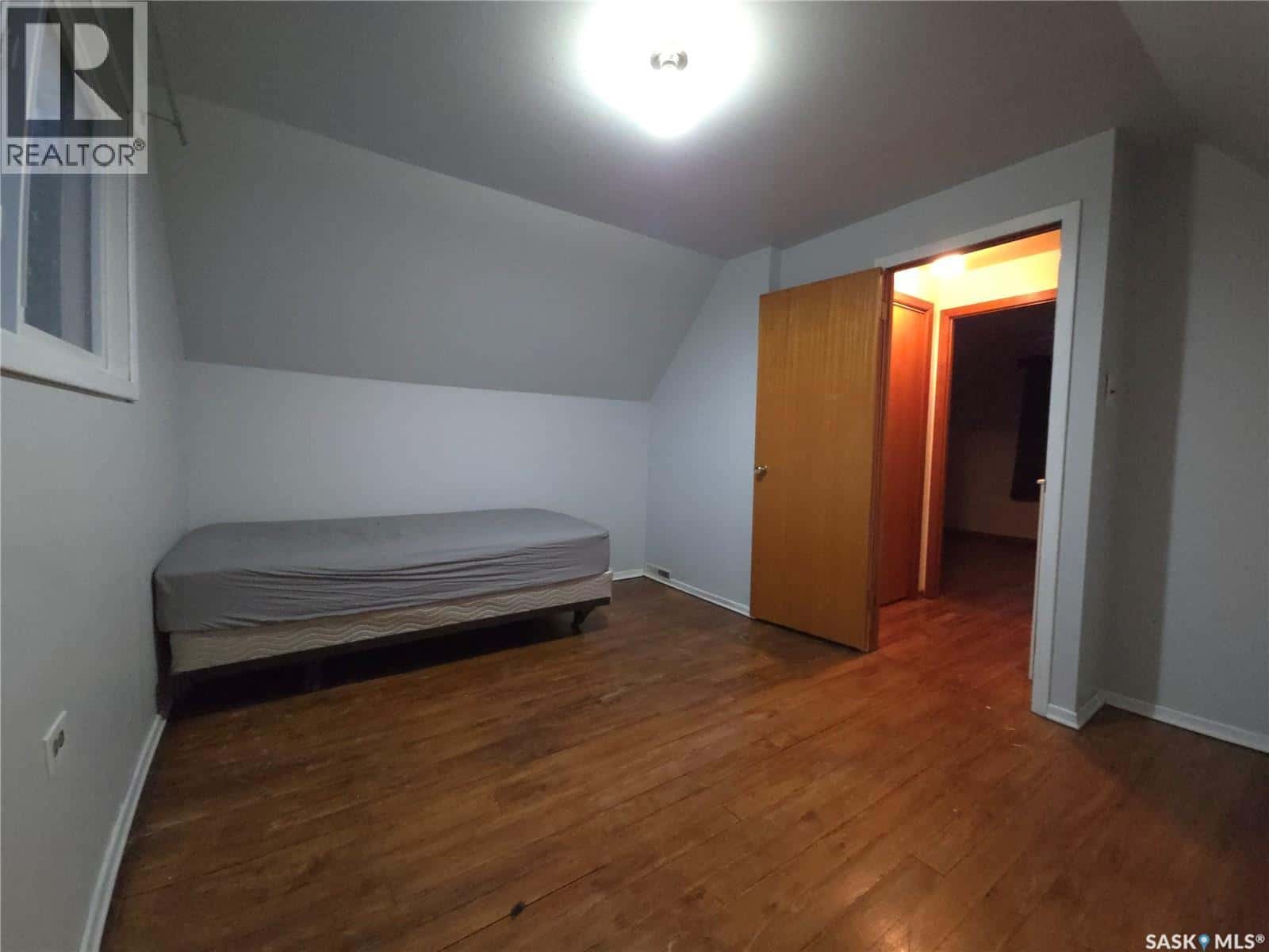 643 Ominica STREET E — Moose Jaw, Saskatchewan - Photo 5 of 27