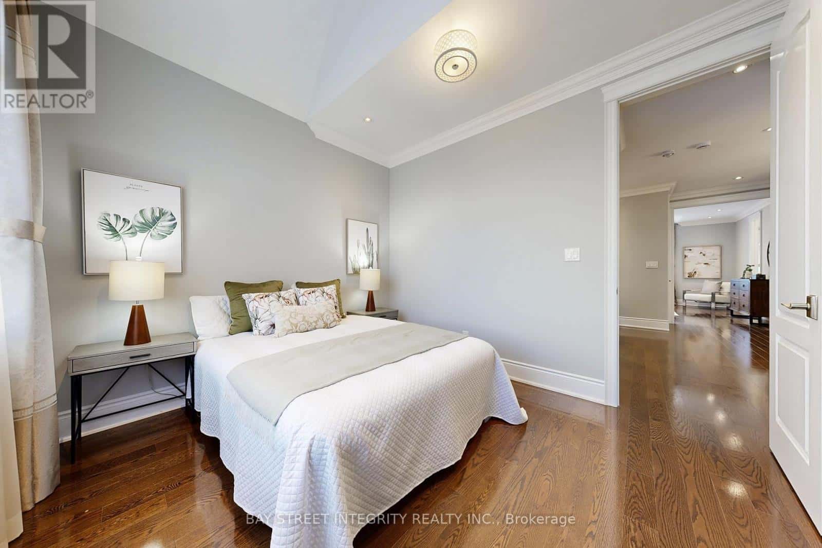 170 CRANE STREET — Aurora, Ontario - Photo 2 of 36