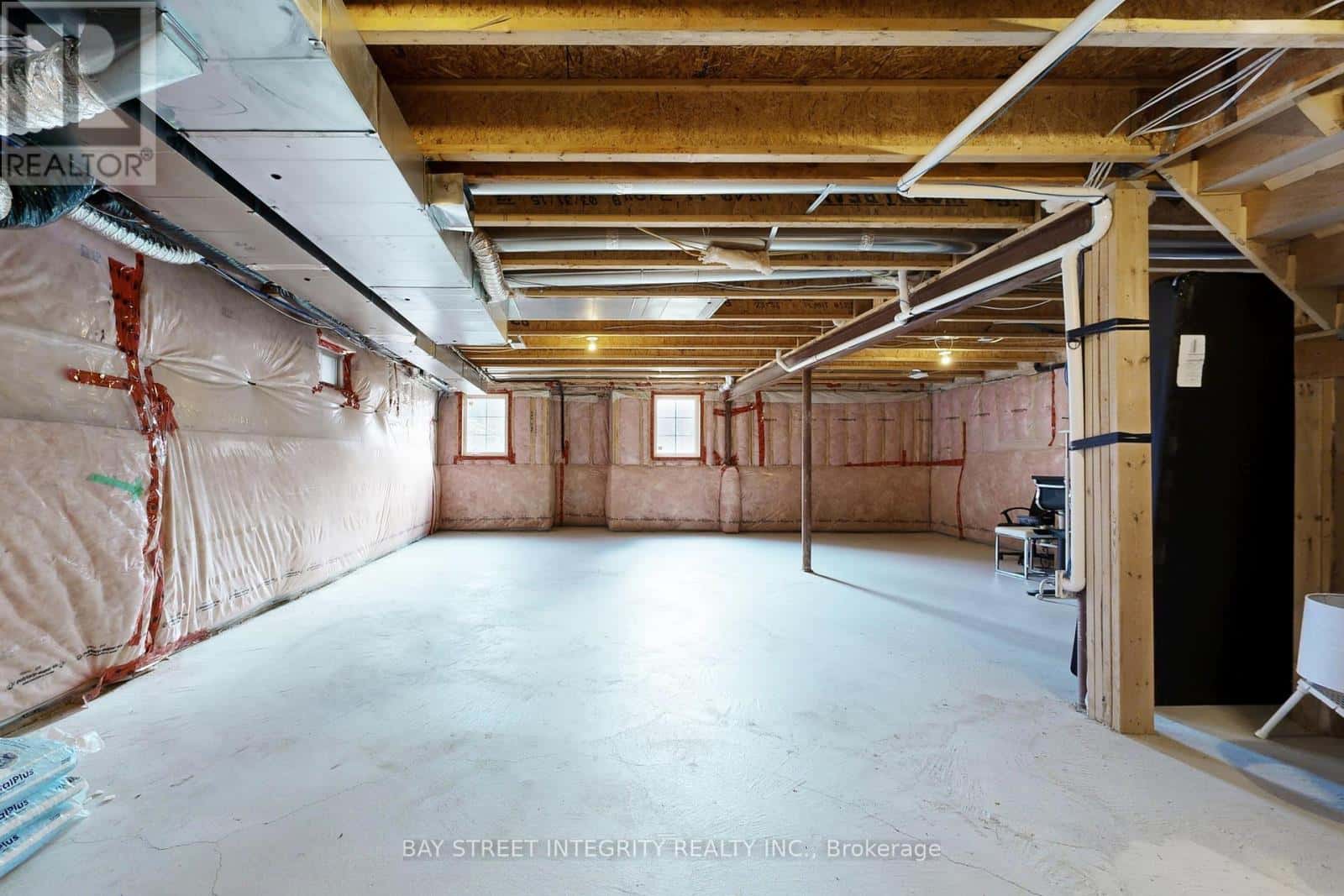 170 CRANE STREET — Aurora, Ontario - Photo 4 of 36