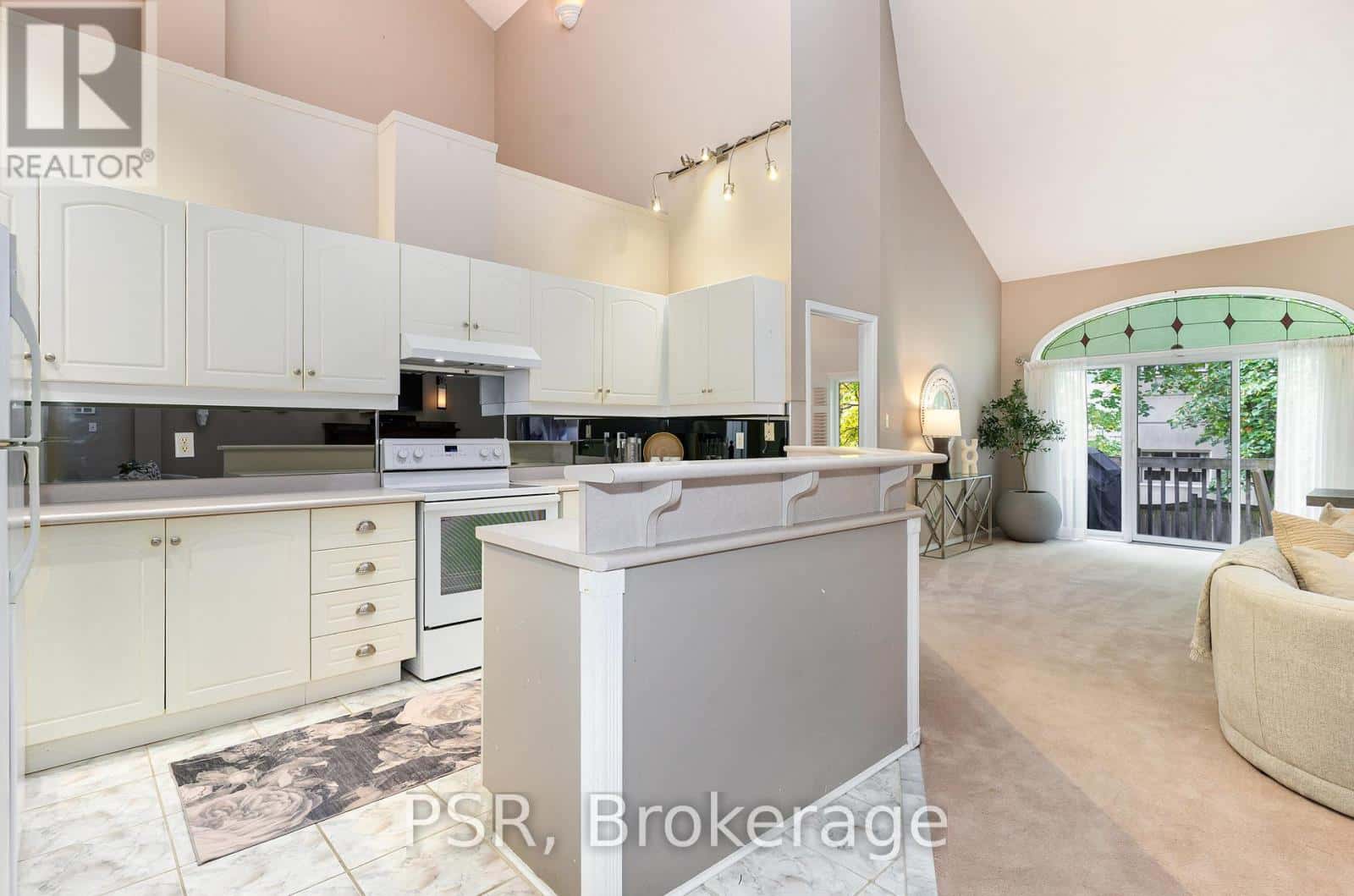 17 - 1010 CRISTINA COURT — Mississauga (Clarkson), Ontario - Photo 3 of 40