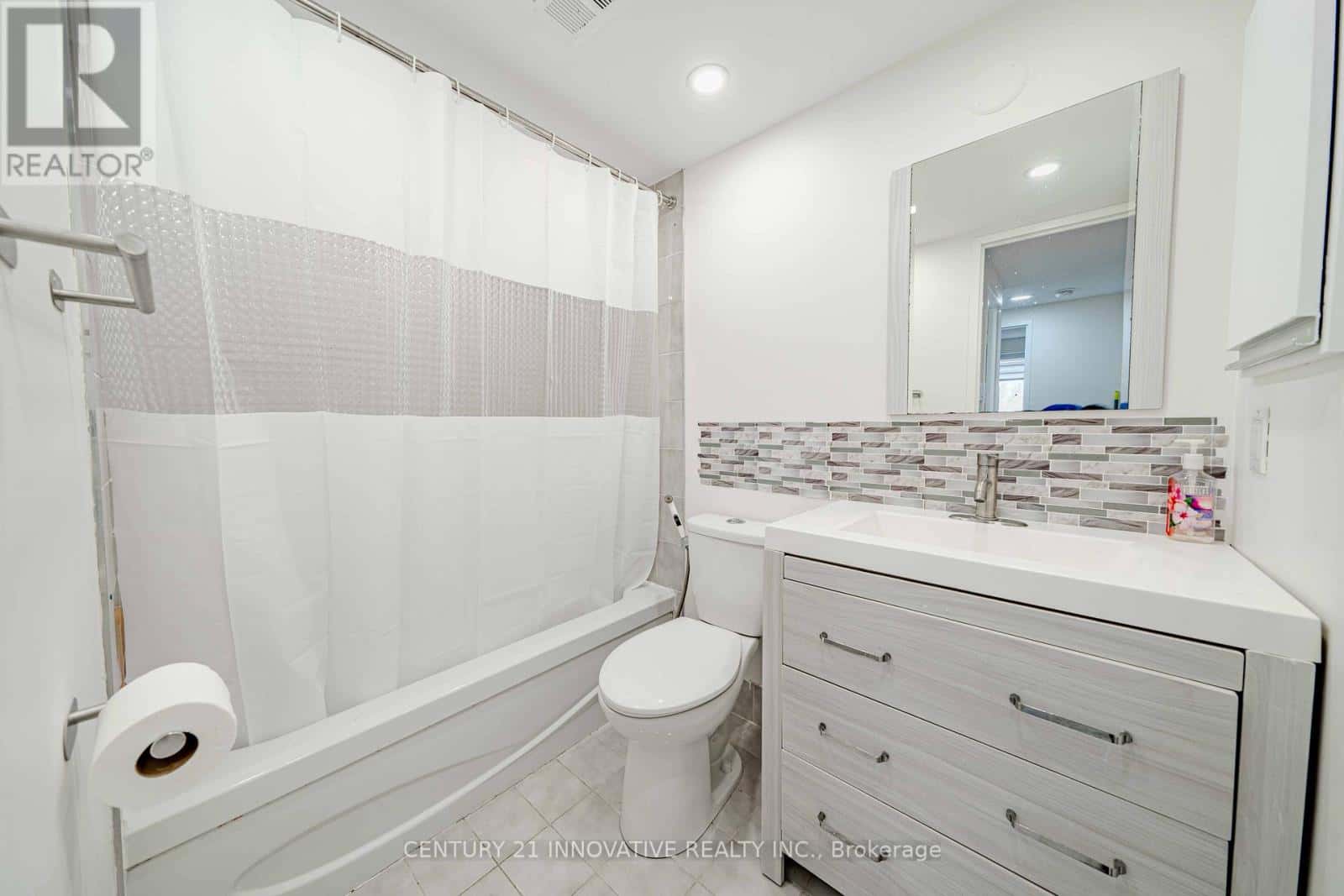 511 - 5 WELDRICK ROAD W — Richmond Hill (North Richvale), Ontario - Photo 2 of 34