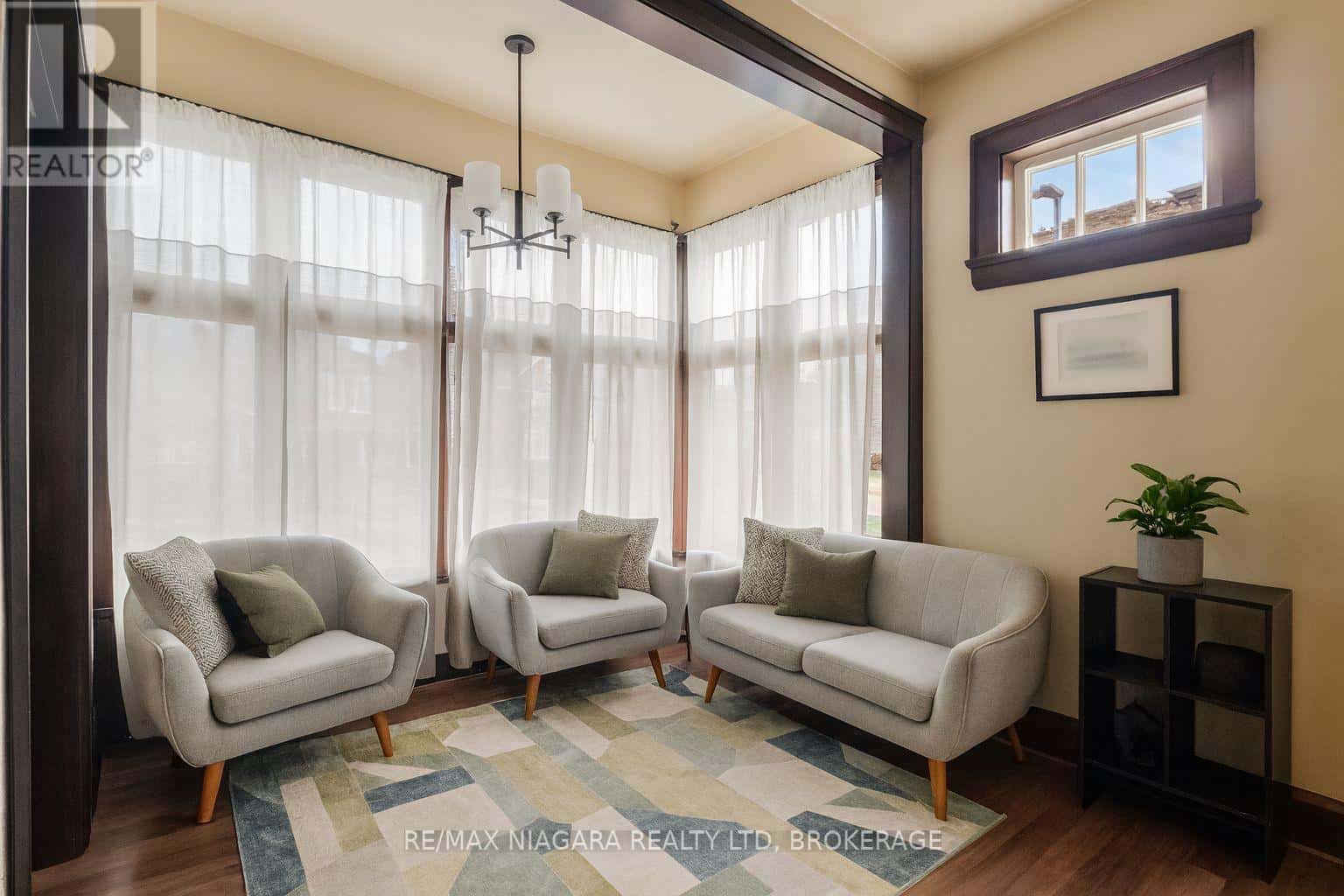 215 PHIPPS STREET — Fort Erie (Central), Ontario - Photo 3 of 42