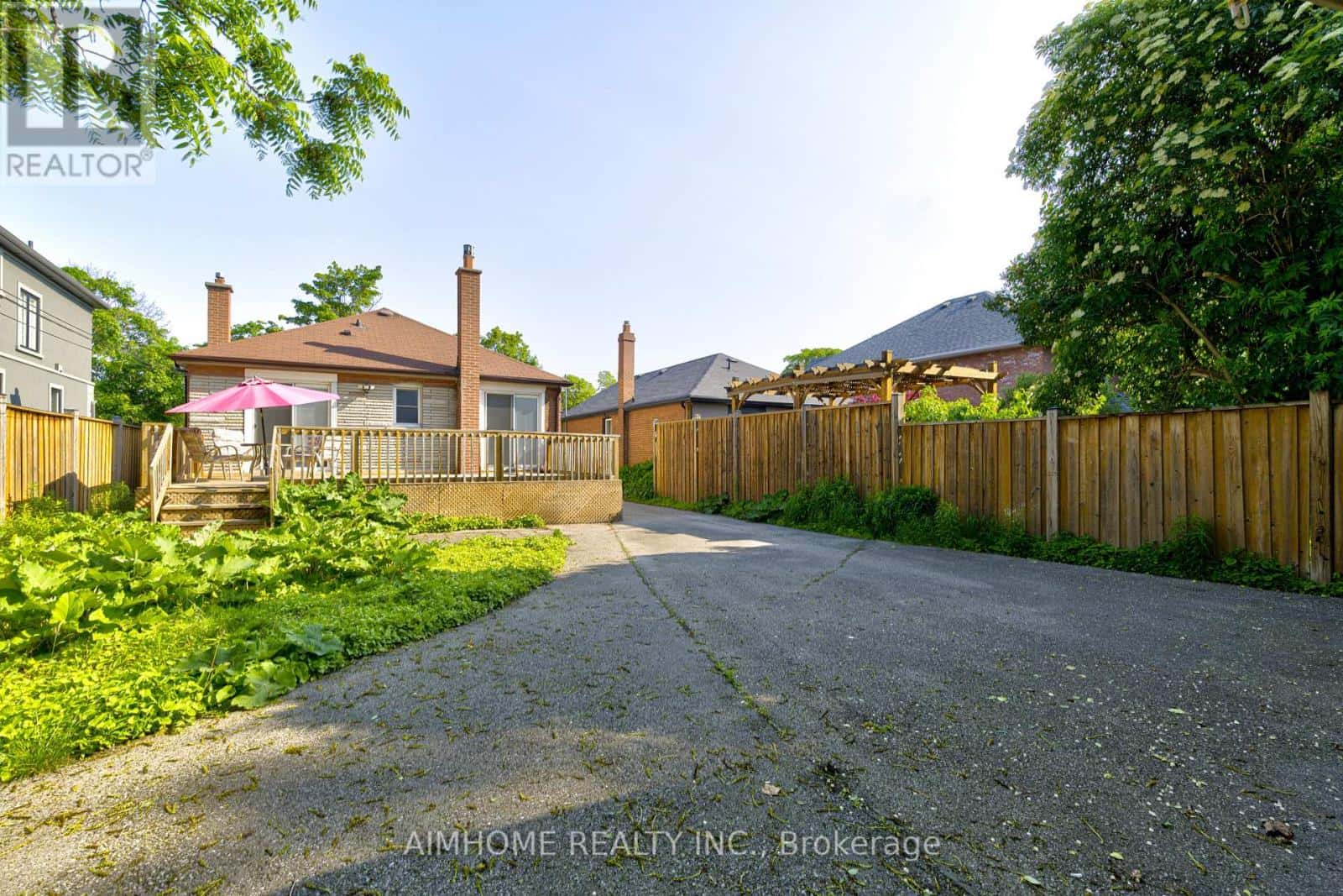 97 EDGECROFT ROAD — Toronto (Stonegate-Queensway), Ontario - Photo 3 of 50