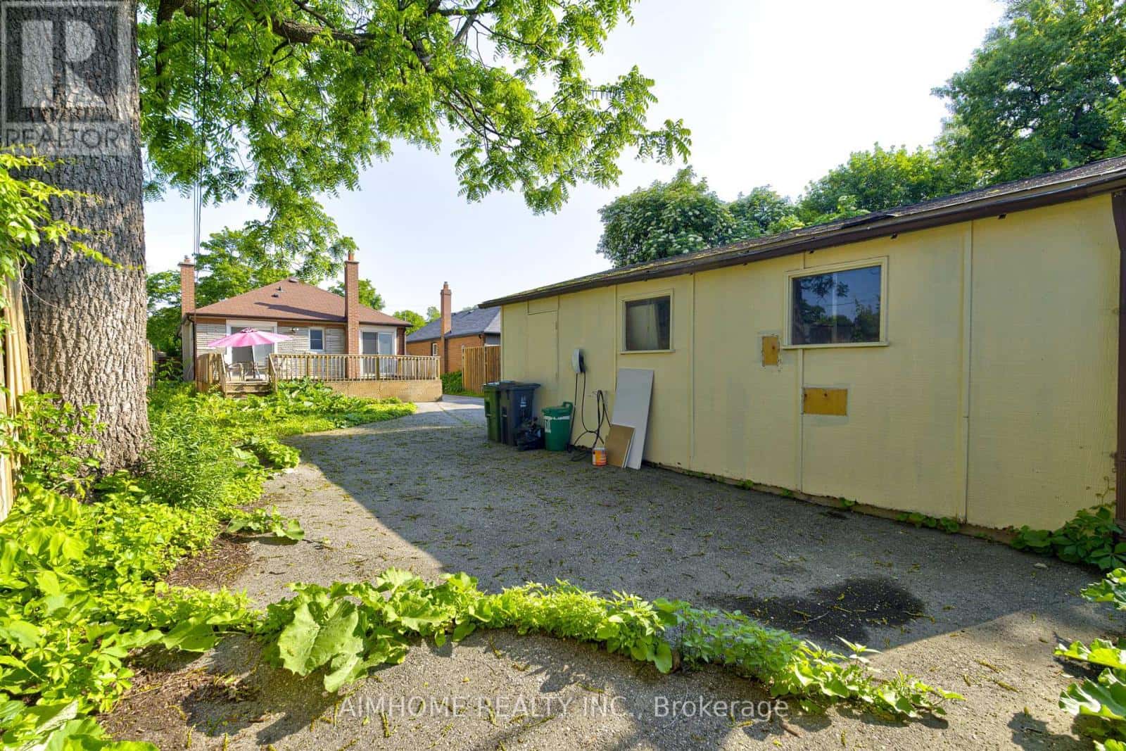 97 EDGECROFT ROAD — Toronto (Stonegate-Queensway), Ontario - Photo 5 of 50