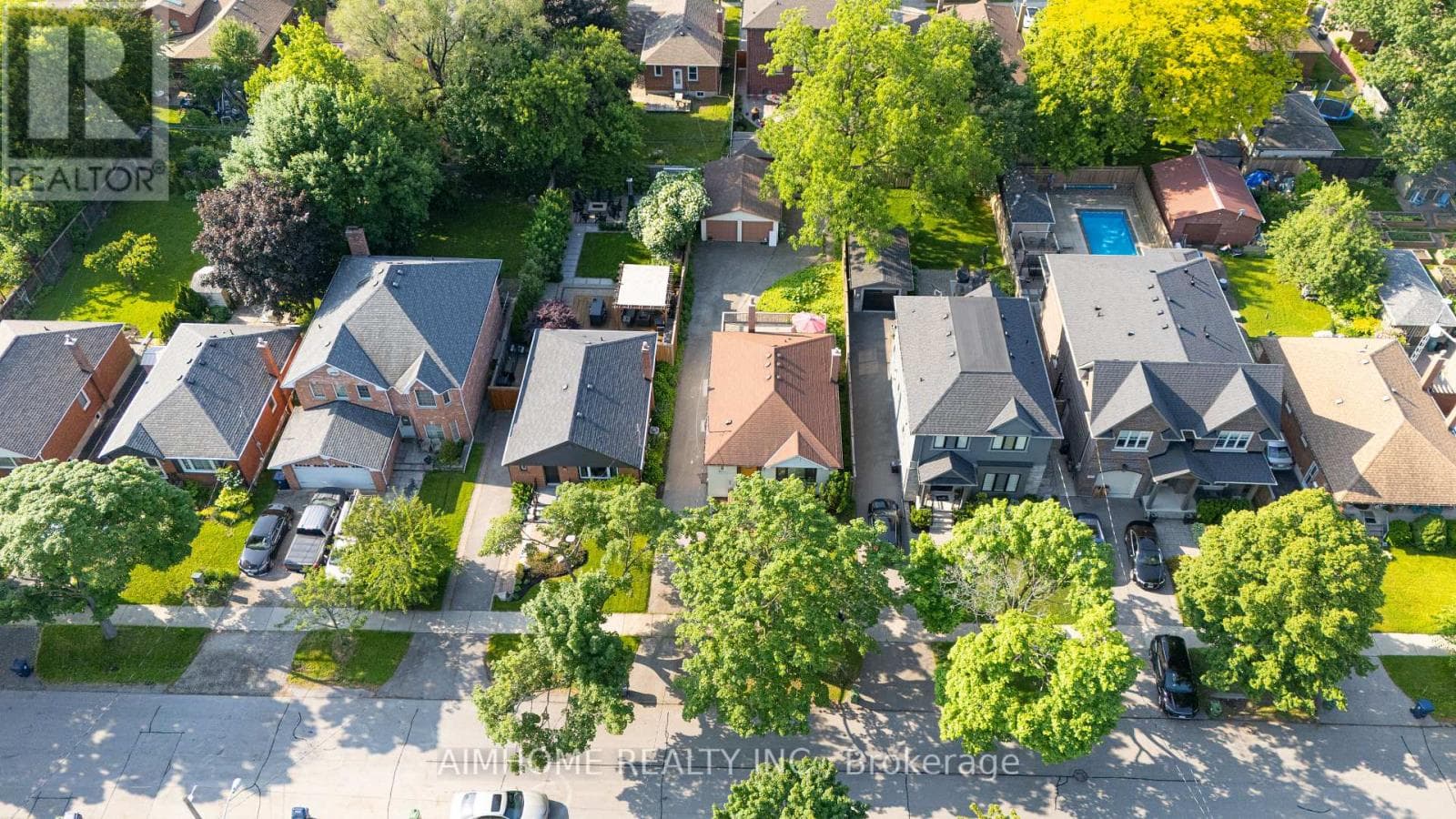 97 EDGECROFT ROAD — Toronto (Stonegate-Queensway), Ontario - Main photo