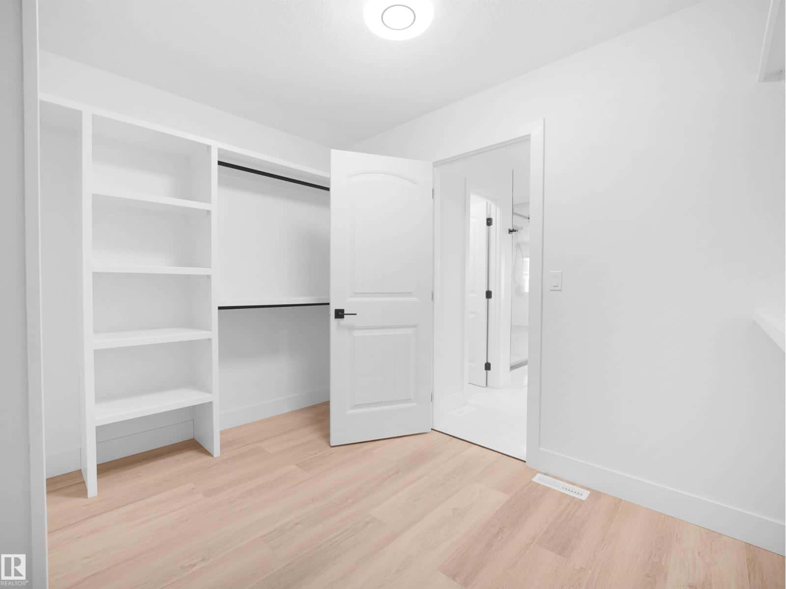 6907 169 AV NW — Edmonton, Alberta - Photo 3 of 41