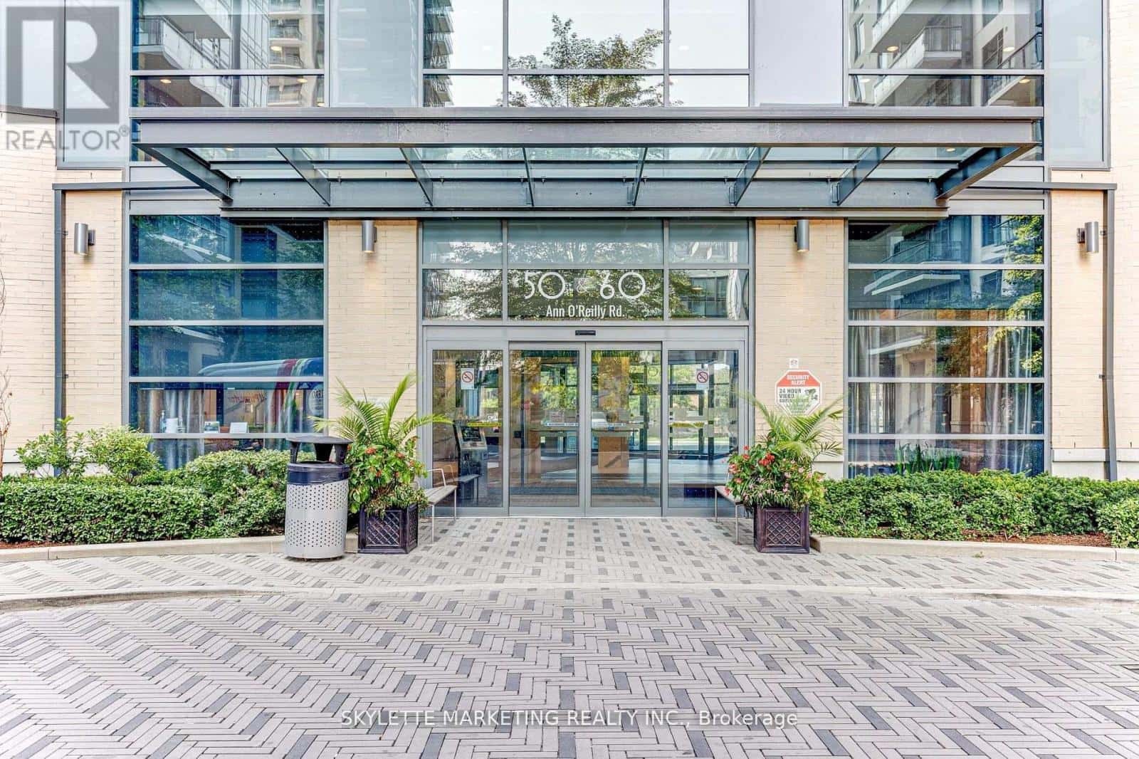 412 - 50 ANN O'REILLY ROAD — Toronto (Henry Farm), Ontario - Photo 2 of 15