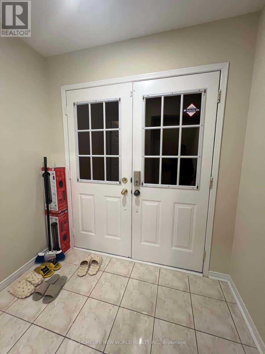 131 FERNCLIFFE CRESCENT — Markham (Cedarwood), Ontario - Photo 2 of 37