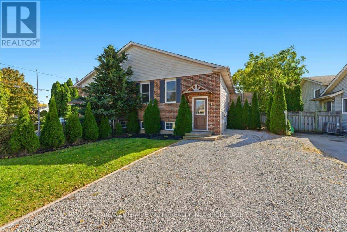 MAIN - 4 FOX TRAIL DRIVE — St. Catharines (Rykert/Vansickle), Ontario - Photo 5 of 28