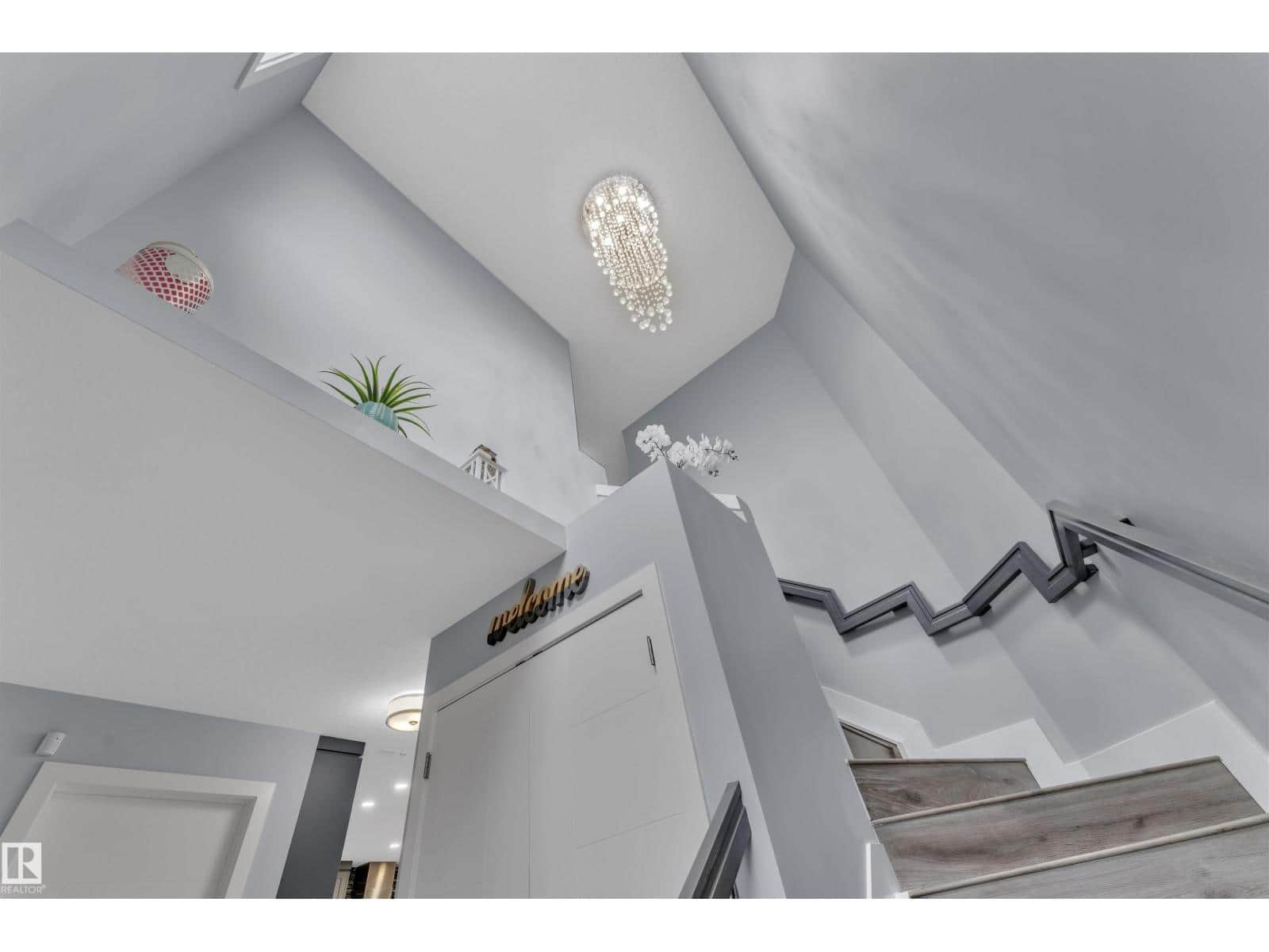 3212 29 AV NW - Photo 5 of 37, Edmonton, Alberta