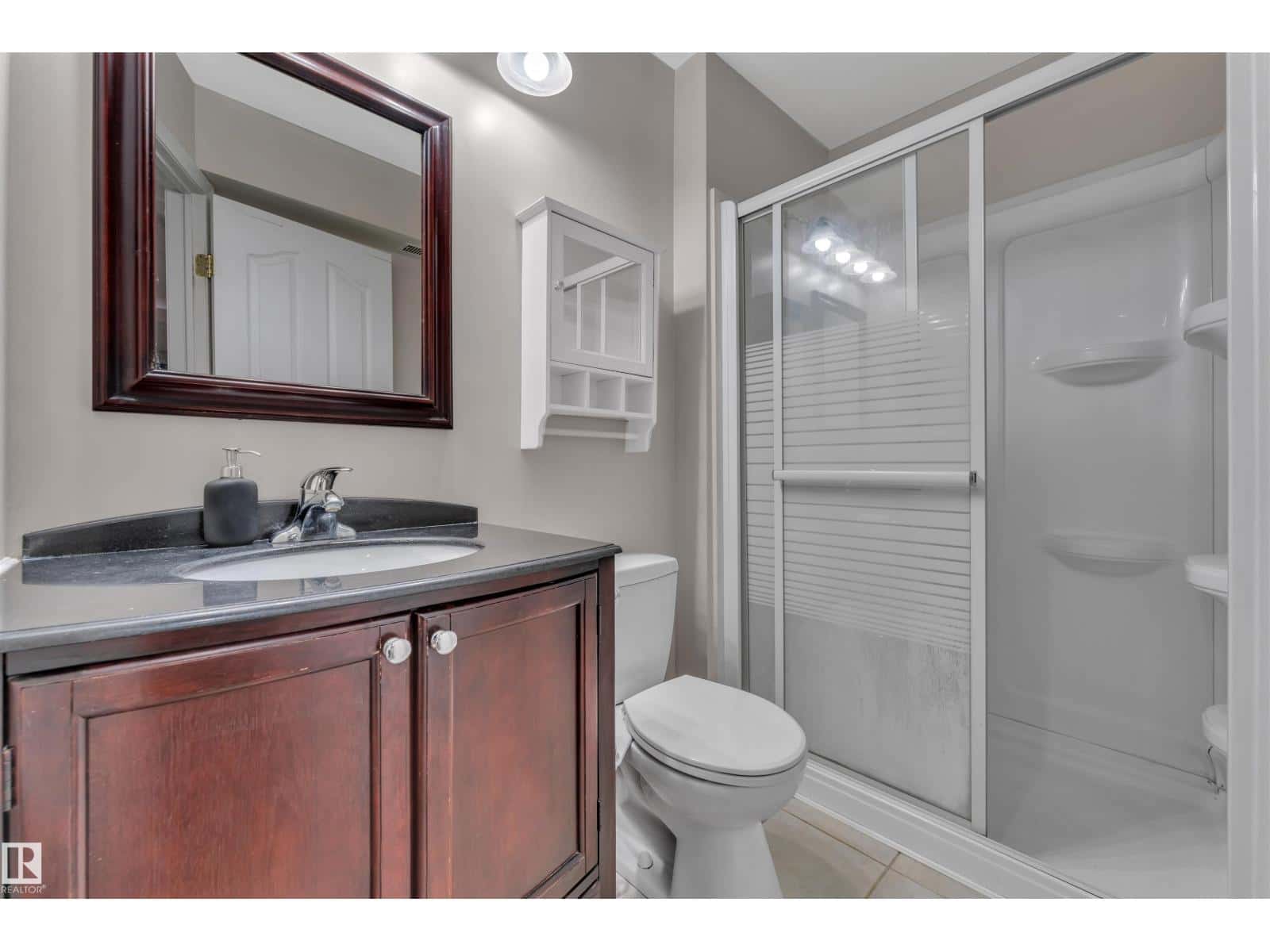 3212 29 AV NW — Edmonton, Alberta - Photo 3 of 37