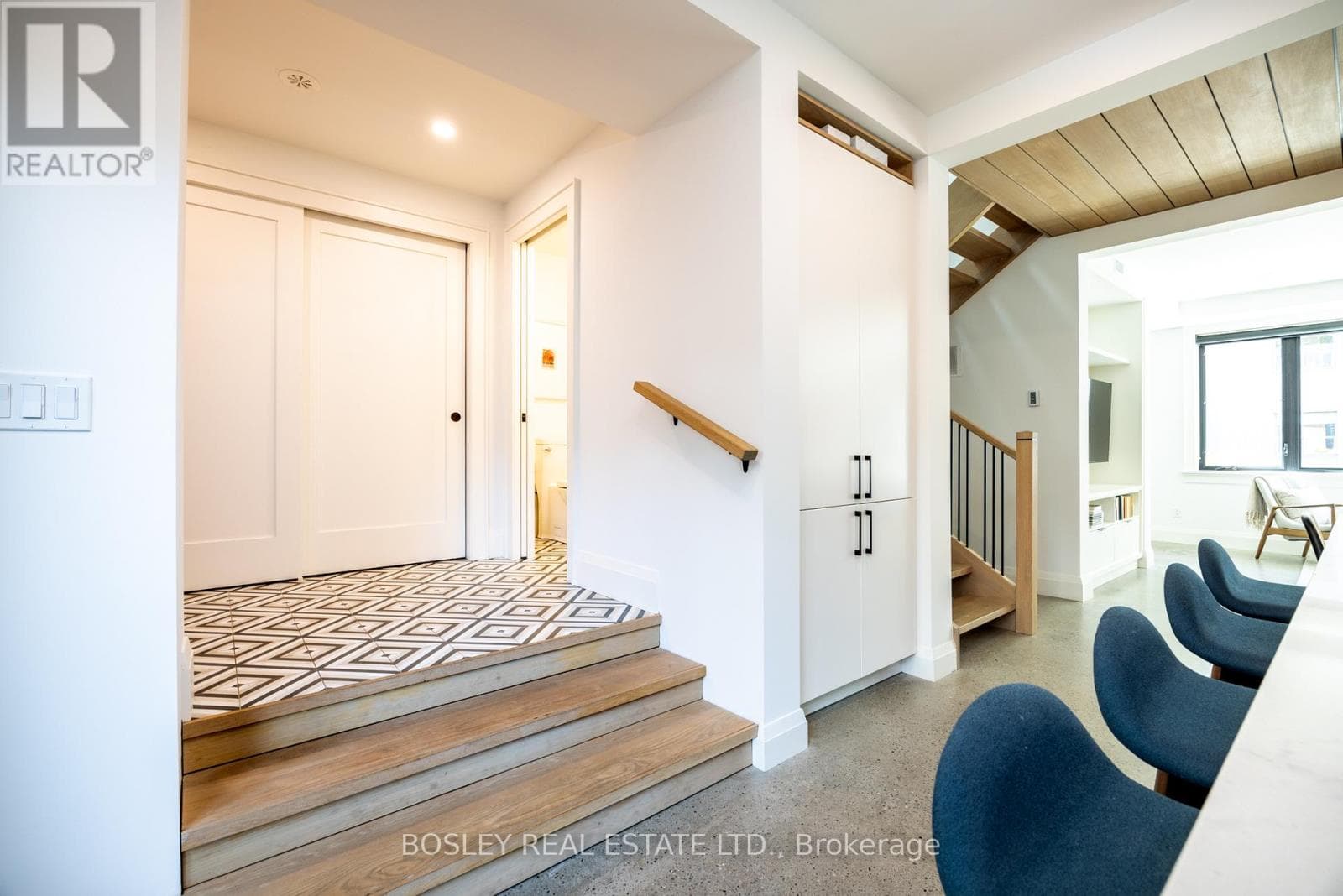 UNIT 2 - 12- R COLERIDGE AVENUE — Toronto (Woodbine-Lumsden), Ontario - Main photo