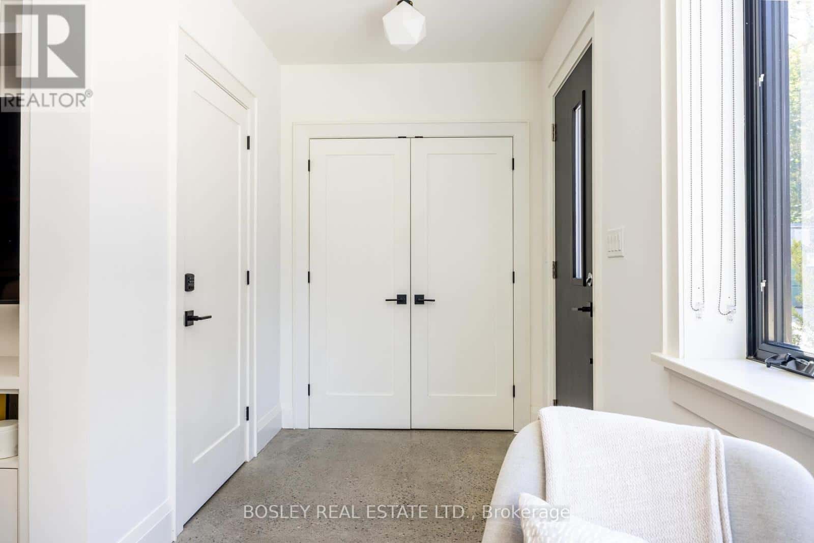 UNIT 2 - 12- R COLERIDGE AVENUE — Toronto (Woodbine-Lumsden), Ontario - Photo 5 of 33