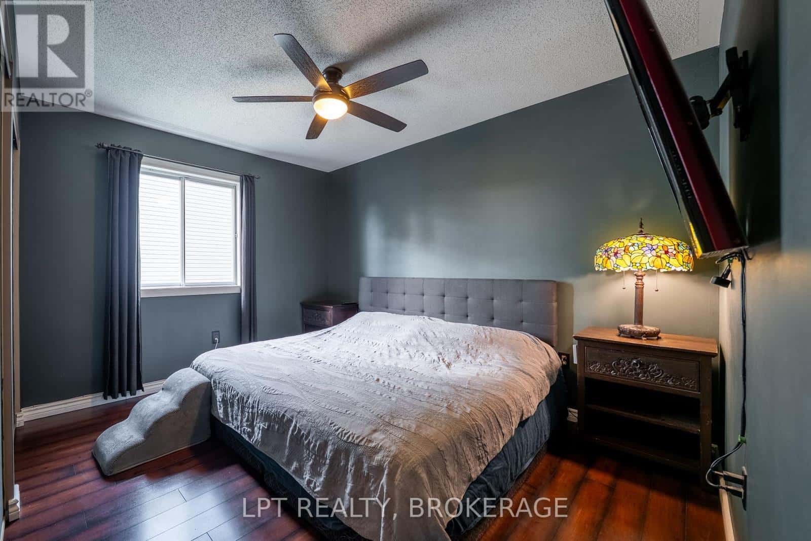 697 MACDONALD DRIVE — Gananoque, Ontario - Photo 5 of 48