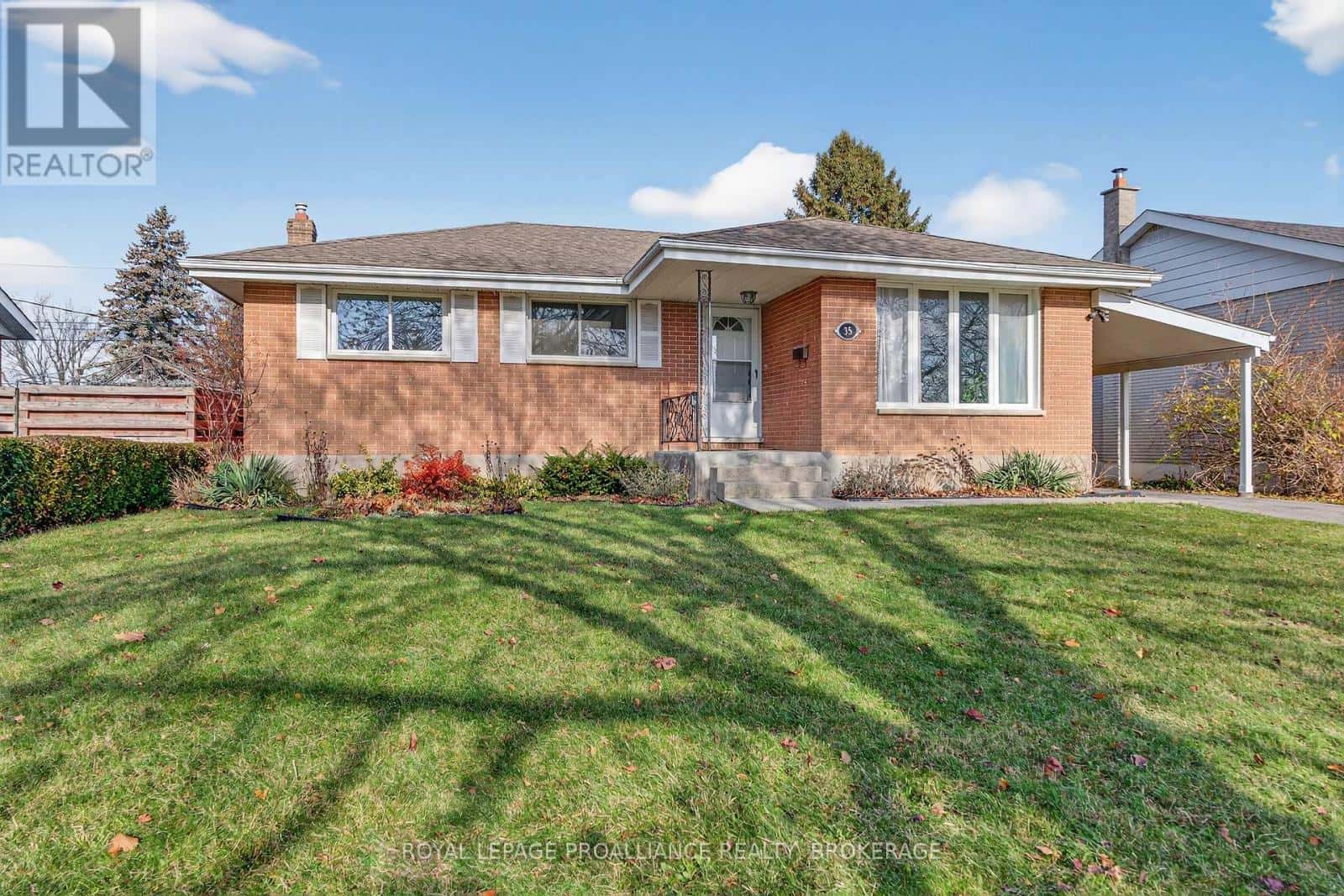 35 MULCASTER STREET — Kingston (Central City West), Ontario - Photo 3 of 34